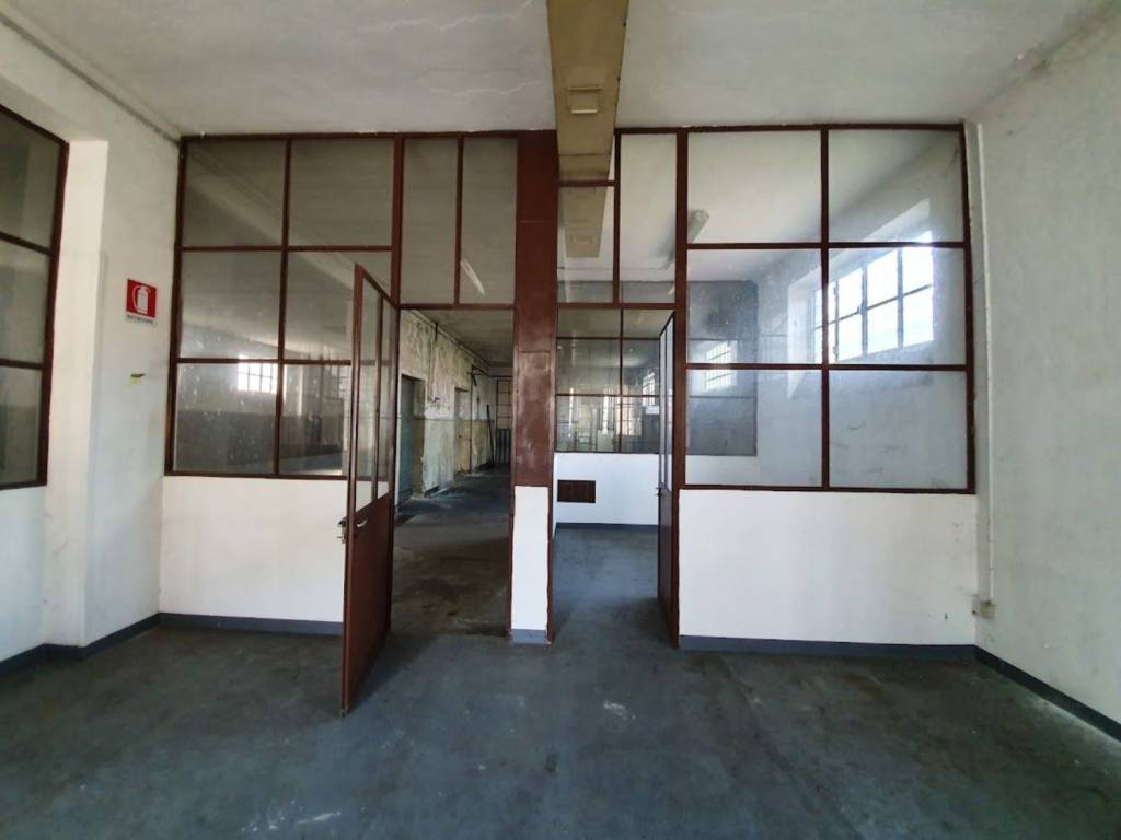 locale commerciale in vendita a Cassolnovo
