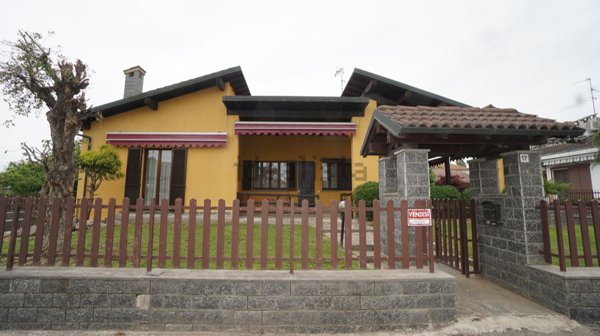 casa indipendente in vendita a Cassolnovo