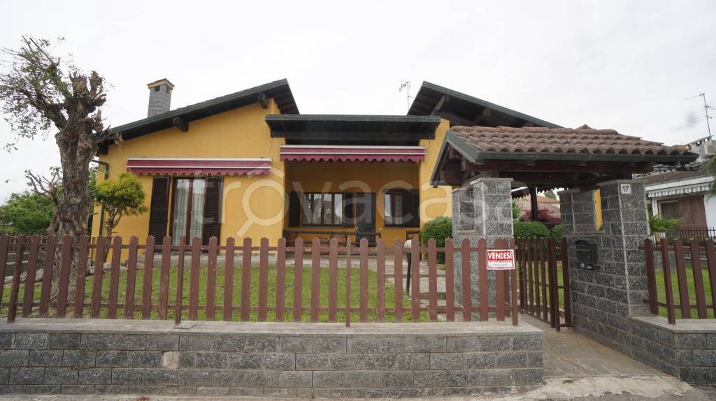 casa indipendente in vendita a Cassolnovo