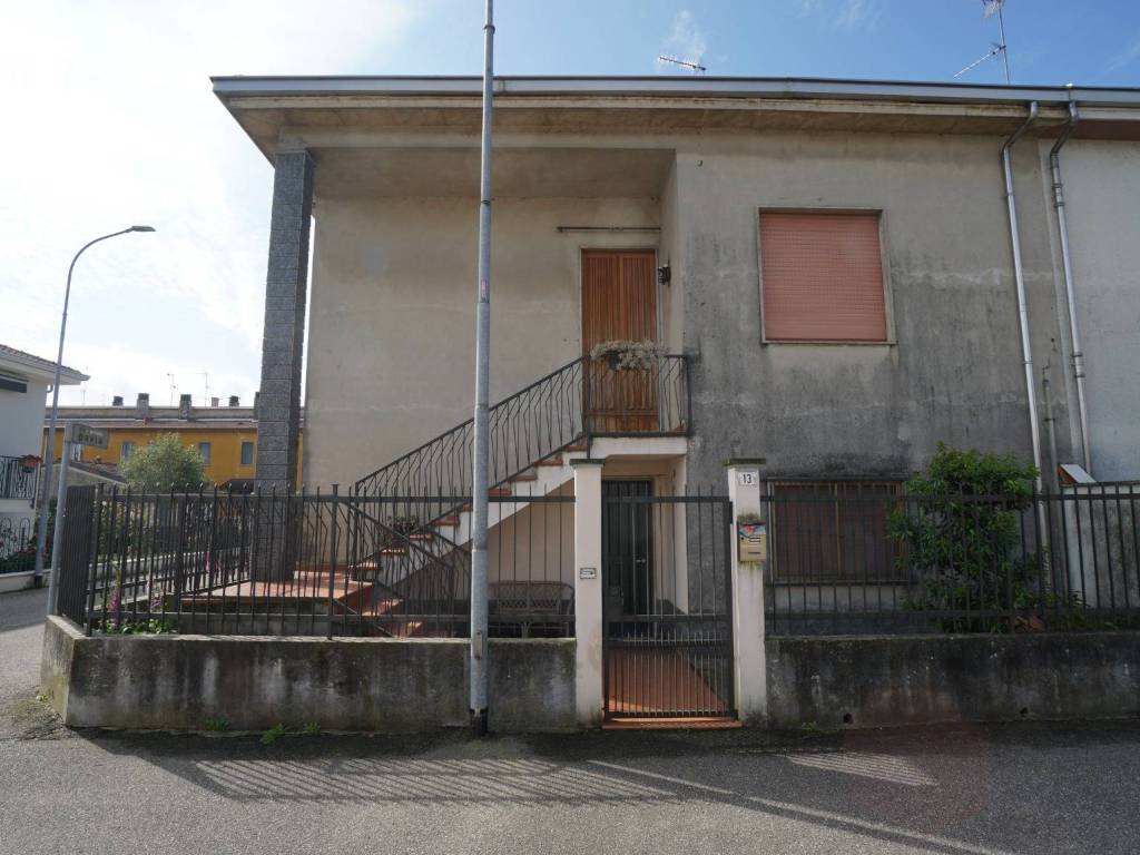 casa indipendente in vendita a Cassolnovo