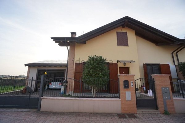 casa indipendente in vendita a Cassolnovo