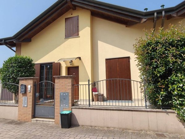 casa indipendente in vendita a Cassolnovo