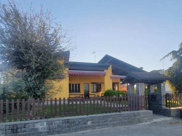 casa indipendente in vendita a Cassolnovo in zona Molino Del Conte