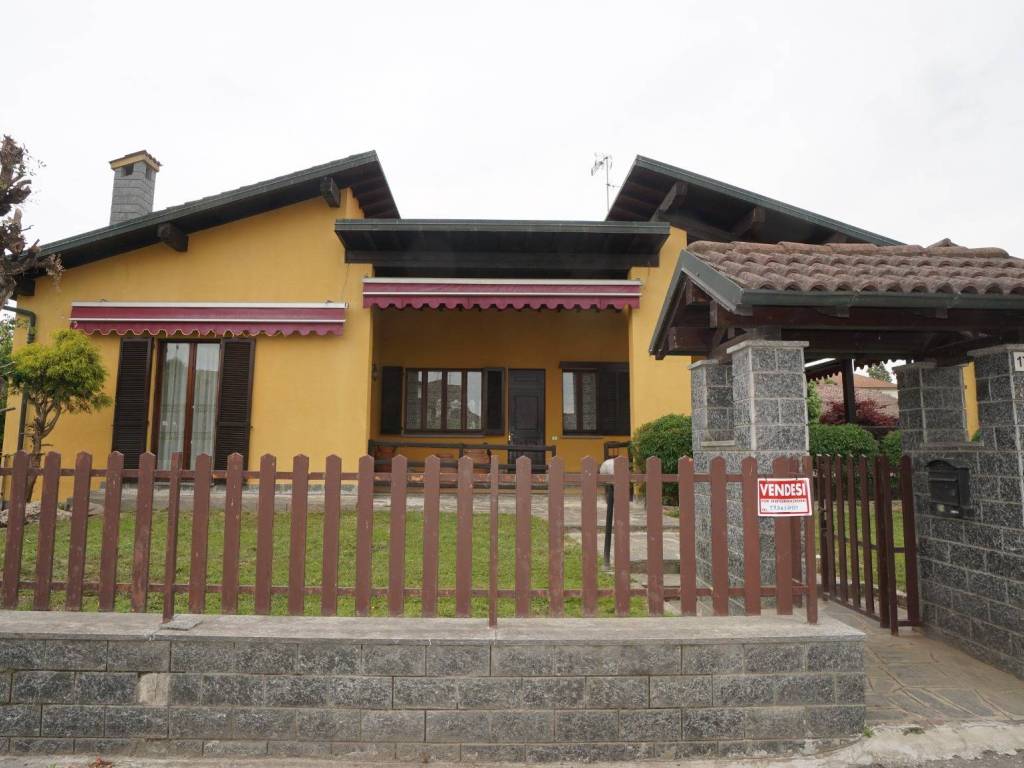 casa indipendente in vendita a Cassolnovo
