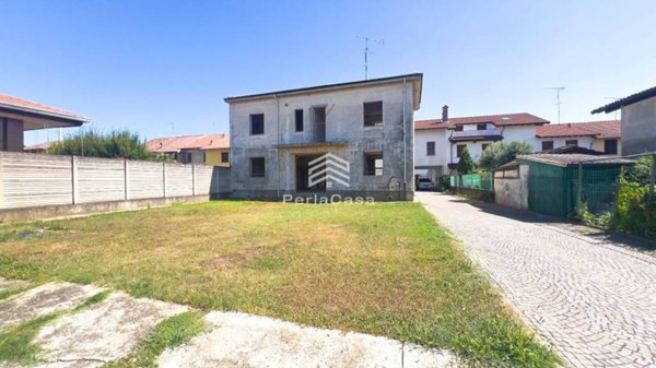 casa indipendente in vendita a Cassolnovo