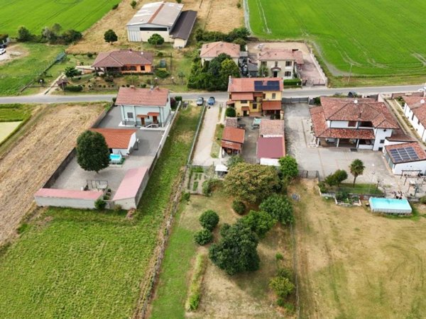 casa indipendente in vendita a Cassolnovo