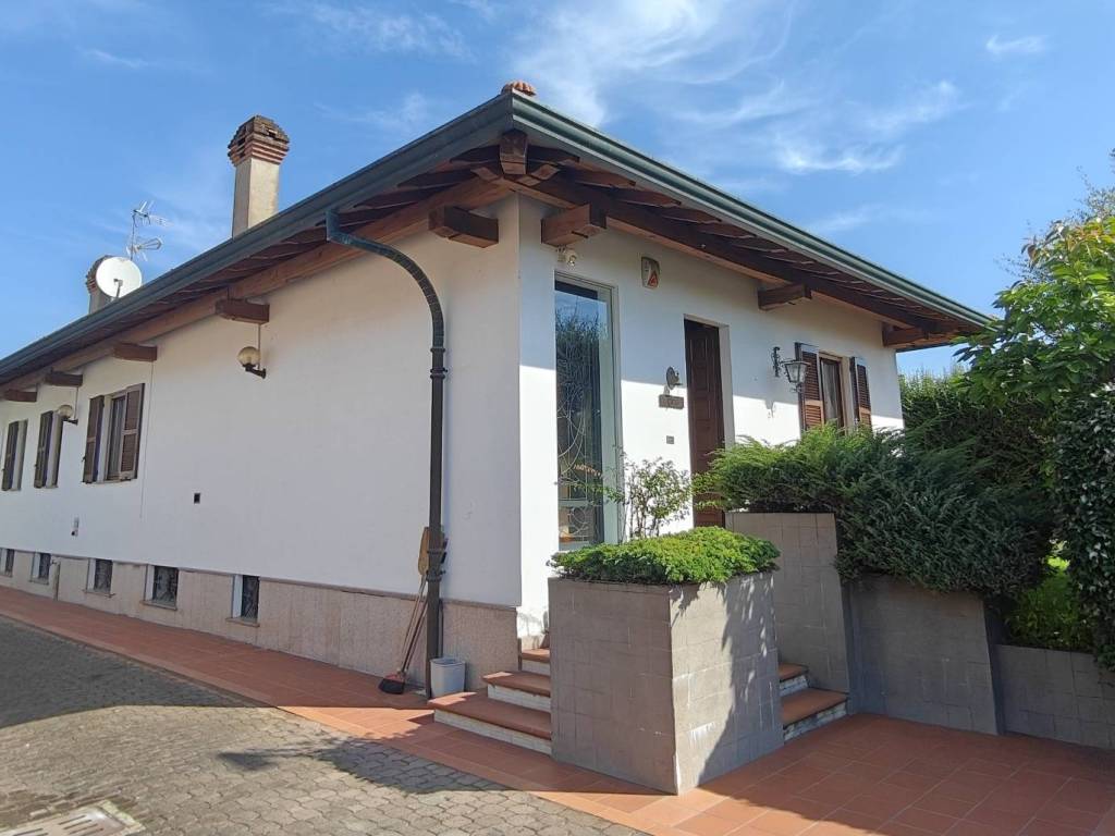 casa indipendente in vendita a Cassolnovo