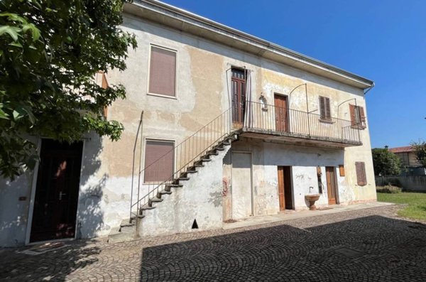 casa indipendente in vendita a Cassolnovo