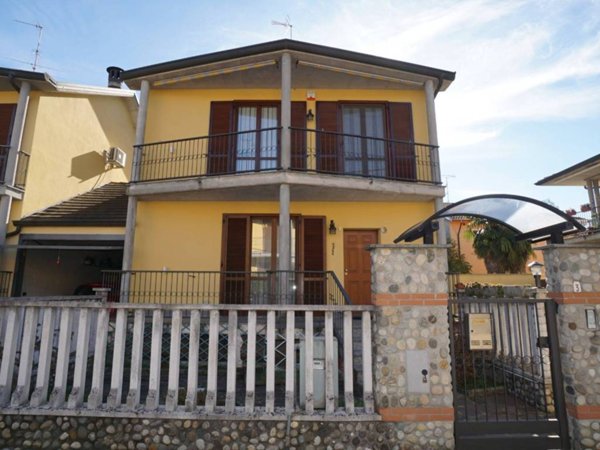 casa indipendente in vendita a Cassolnovo