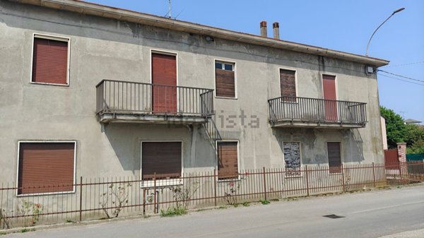 casa indipendente in vendita a Cassolnovo