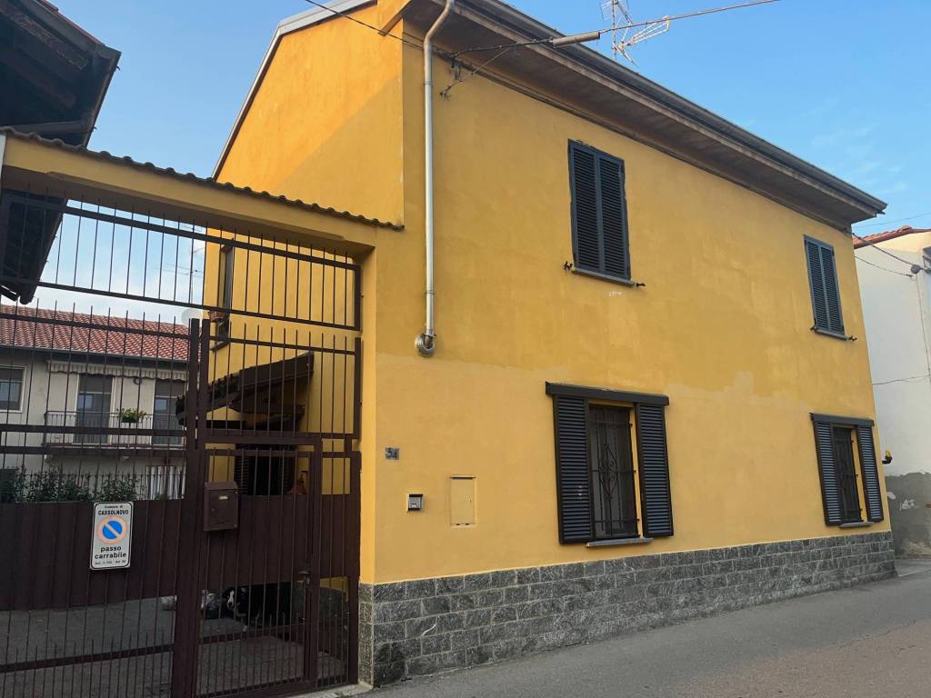 casa indipendente in vendita a Cassolnovo