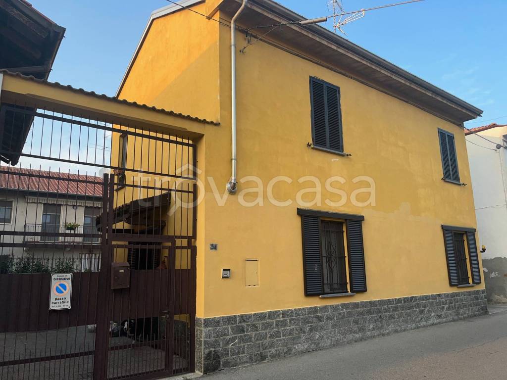 casa indipendente in vendita a Cassolnovo