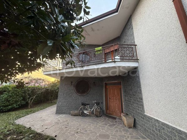 casa indipendente in vendita a Cassolnovo