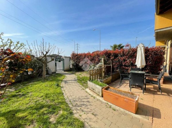casa indipendente in vendita a Cassolnovo in zona Molino Del Conte