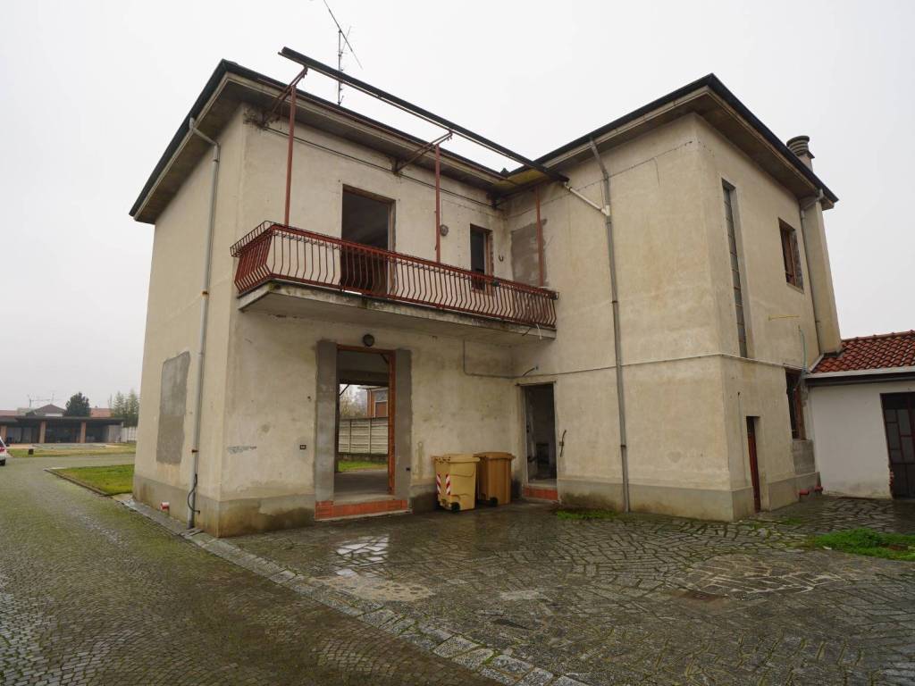 casa indipendente in vendita a Cassolnovo