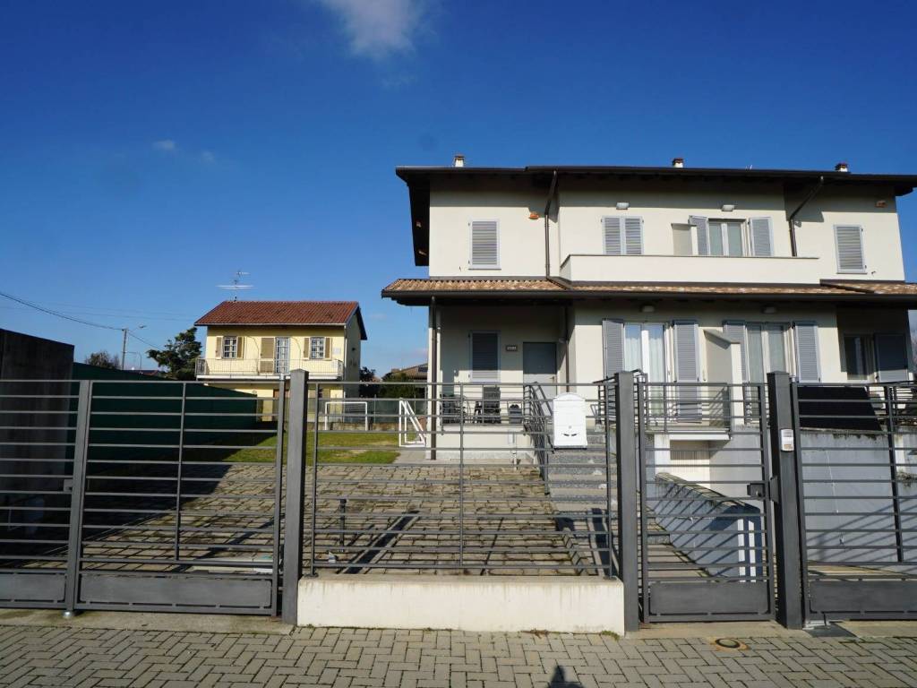 casa indipendente in vendita a Cassolnovo