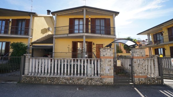 casa indipendente in vendita a Cassolnovo