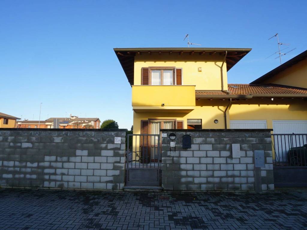 casa indipendente in vendita a Cassolnovo