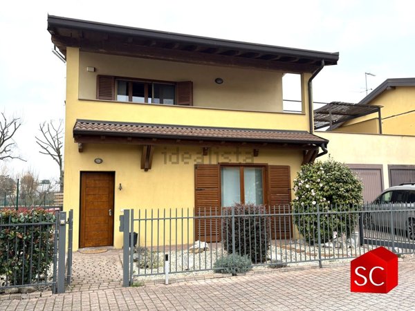 casa indipendente in vendita a Cassolnovo in zona Molino Del Conte