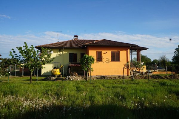 casa indipendente in vendita a Cassolnovo