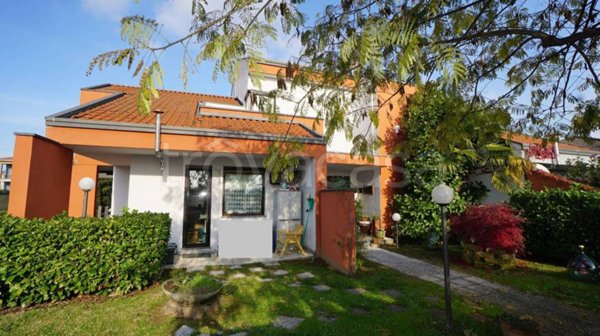 casa indipendente in vendita a Cassolnovo