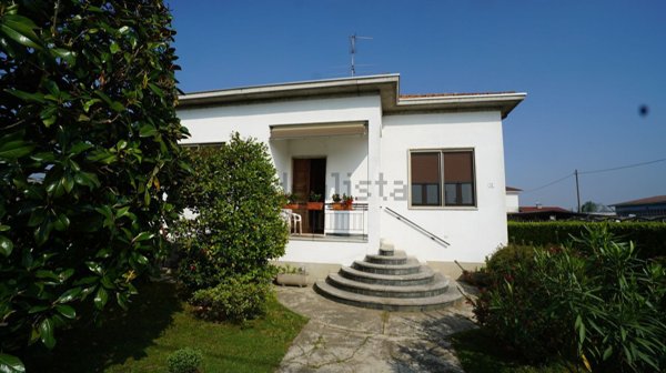casa indipendente in vendita a Cassolnovo