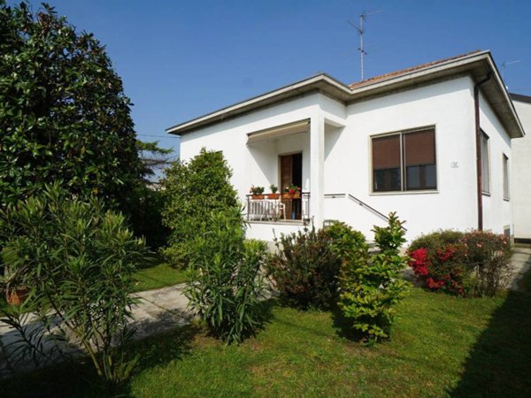 casa indipendente in vendita a Cassolnovo