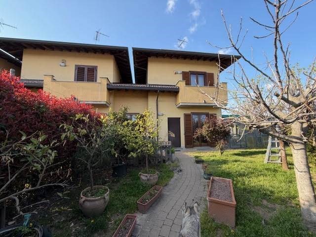 casa indipendente in vendita a Cassolnovo