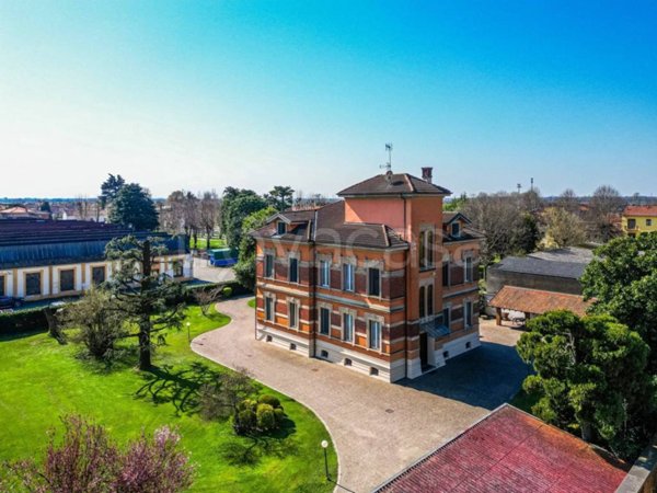 casa indipendente in vendita a Cassolnovo