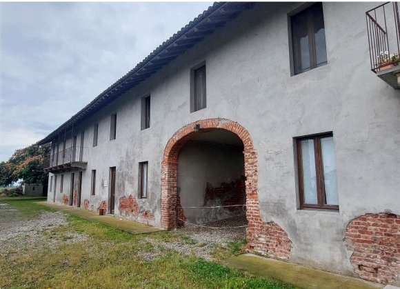 azienda agricola in vendita a Cassolnovo