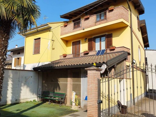 casa indipendente in vendita a Cassolnovo
