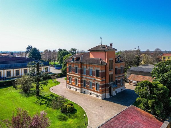 casa indipendente in vendita a Cassolnovo in zona Molino Del Conte