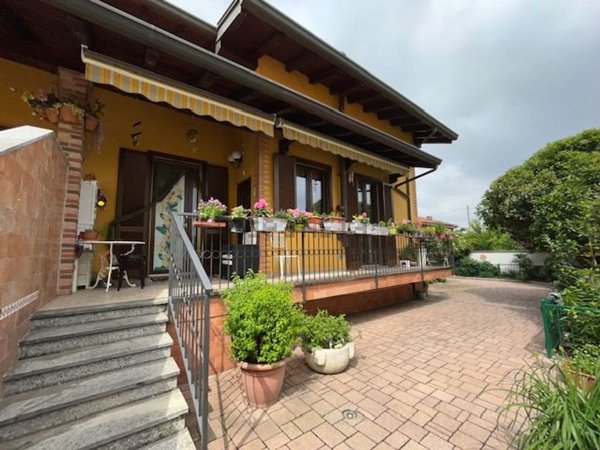 casa indipendente in vendita a Cassolnovo in zona Molino Del Conte