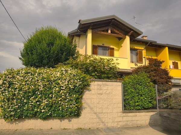 casa indipendente in vendita a Cassolnovo in zona Molino Del Conte