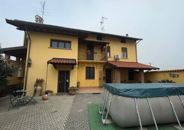 casa indipendente in vendita a Cassolnovo in zona Molino Del Conte