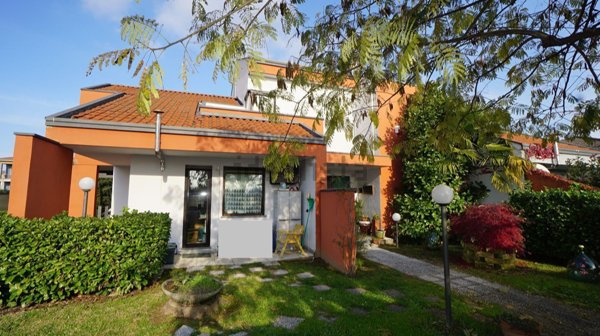 casa indipendente in vendita a Cassolnovo in zona Molino Del Conte