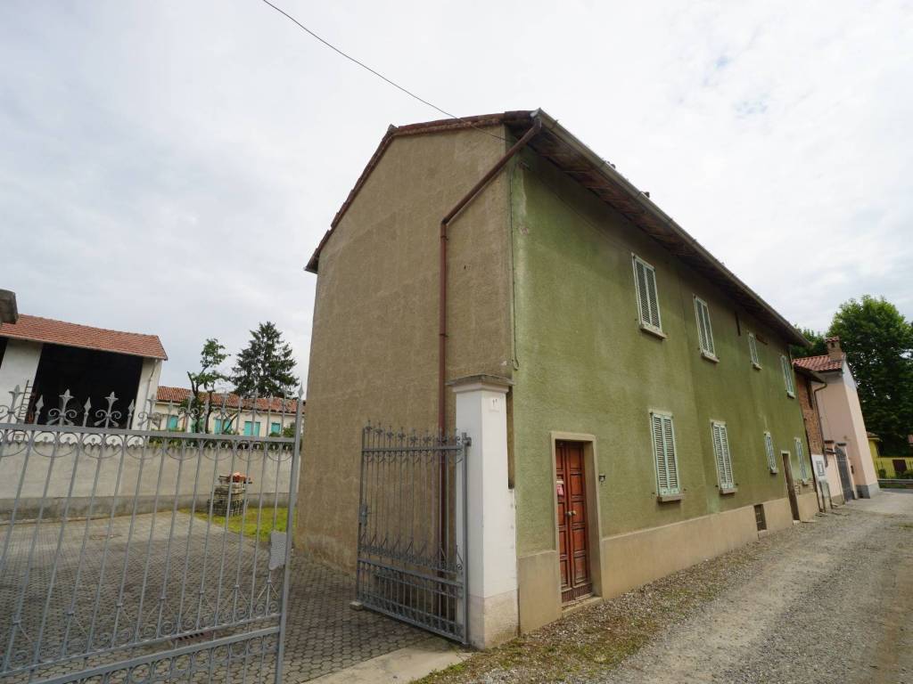 casa indipendente in vendita a Cassolnovo in zona Molino Del Conte