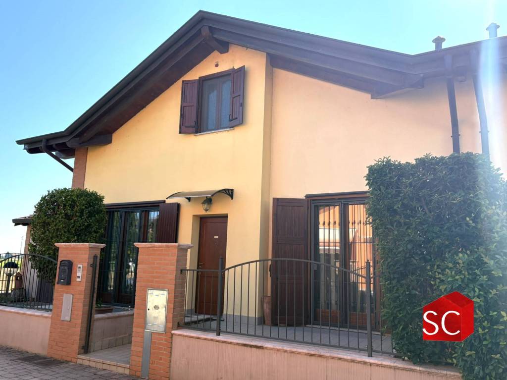 casa indipendente in vendita a Cassolnovo in zona Molino Del Conte