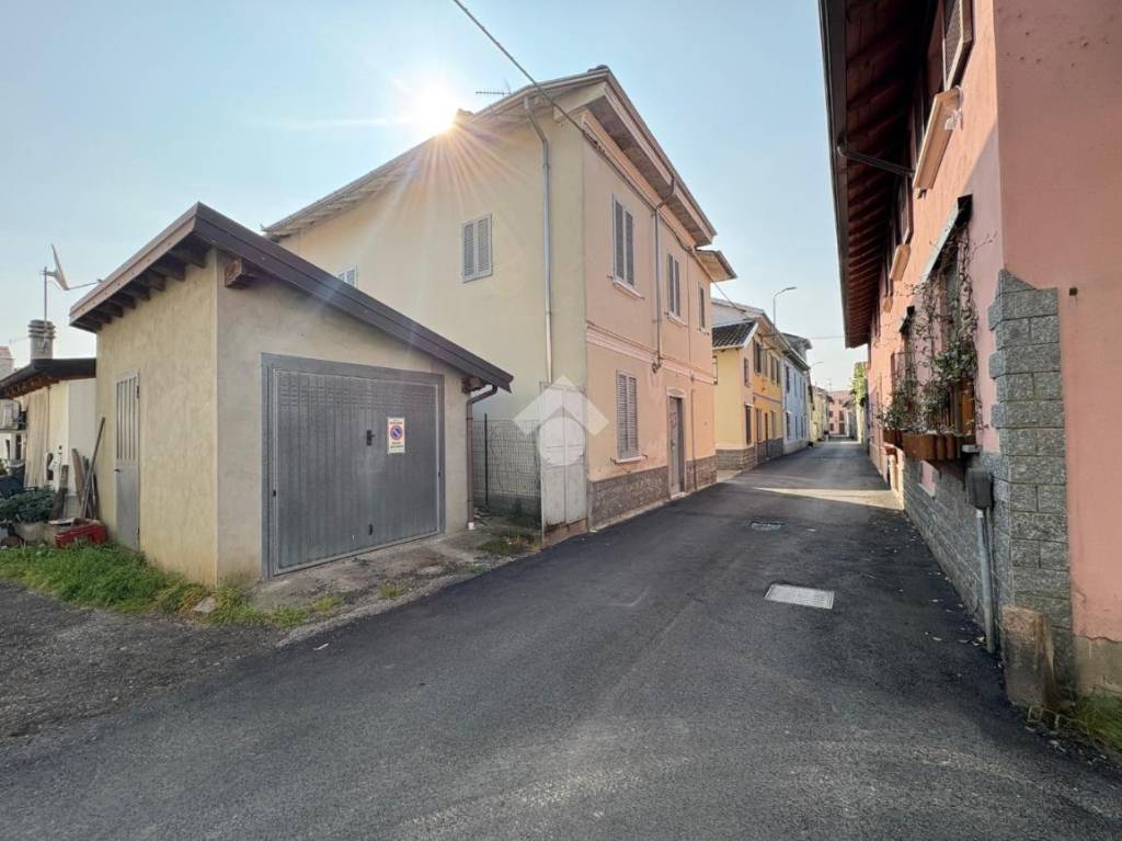 casa indipendente in vendita a Cassolnovo in zona Molino Del Conte