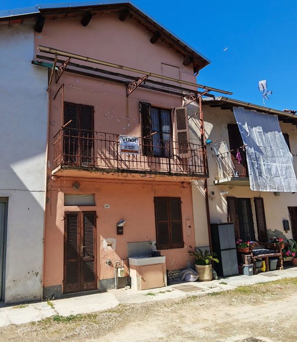 casa indipendente in vendita a Cassolnovo in zona Molino Del Conte