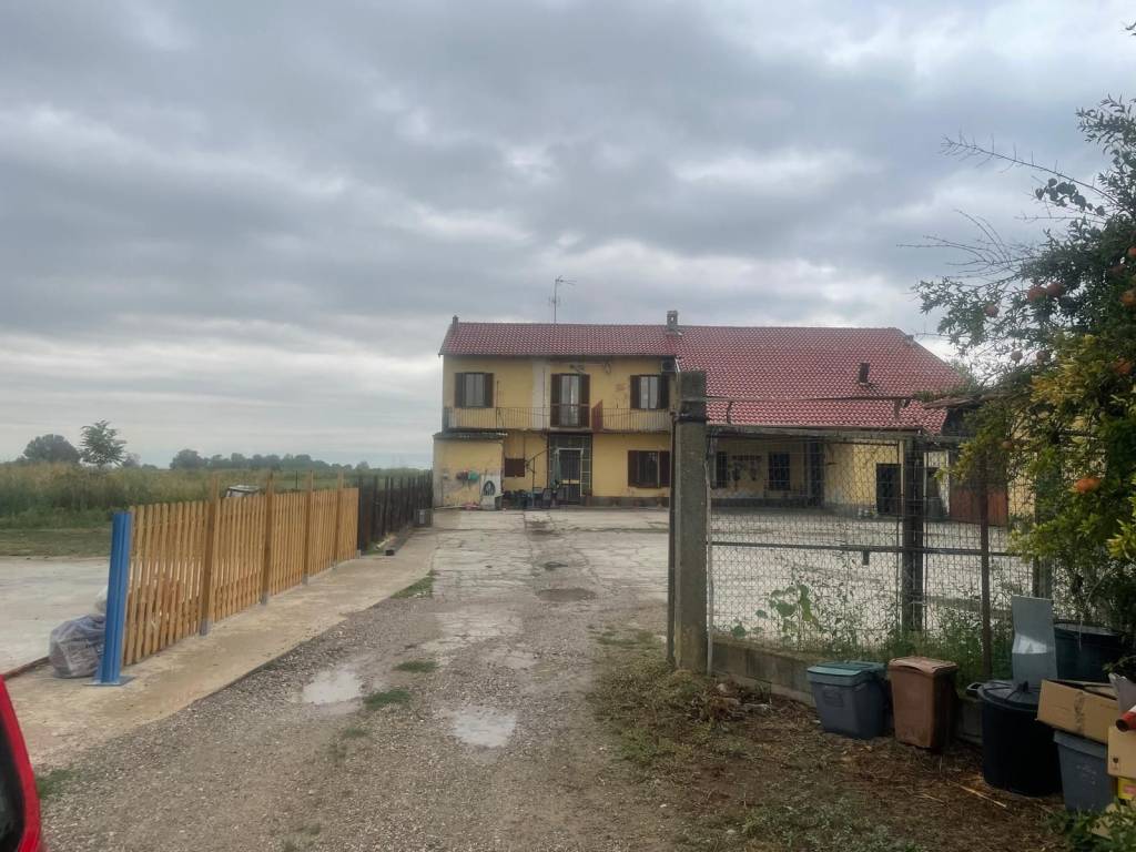casa indipendente in vendita a Cassolnovo in zona Molino Del Conte
