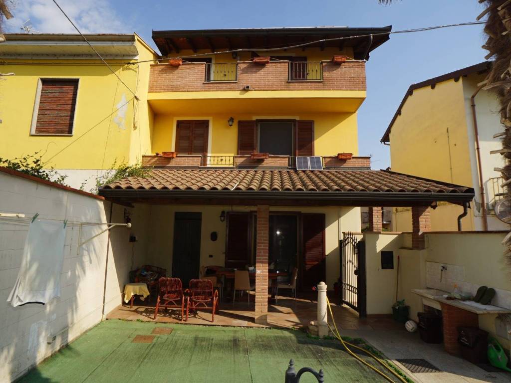 casa indipendente in vendita a Cassolnovo in zona Molino Del Conte