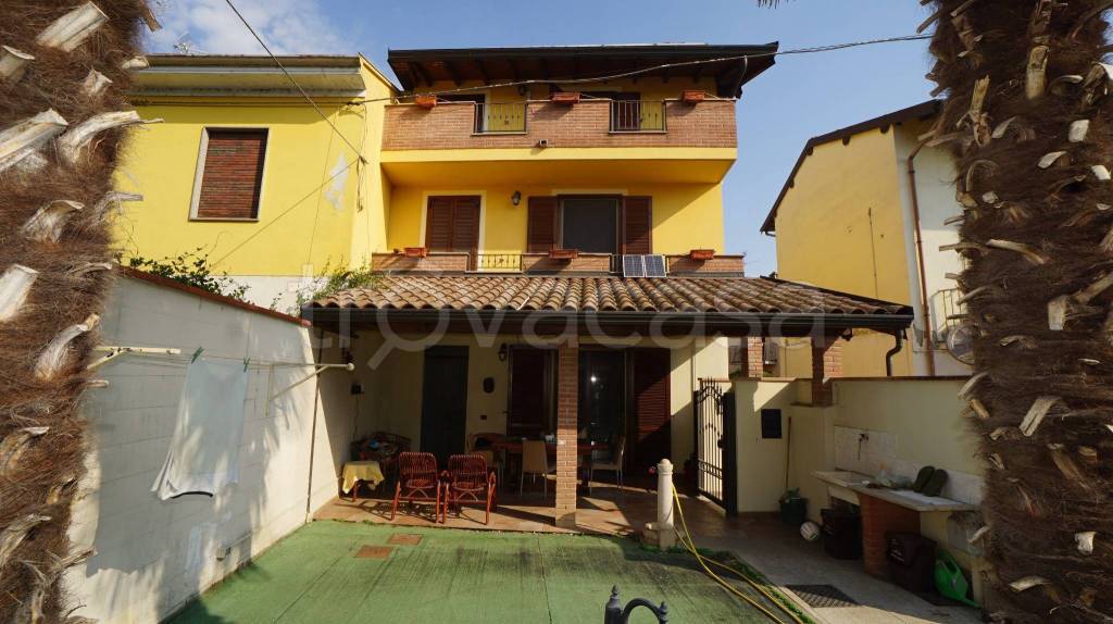 casa indipendente in vendita a Cassolnovo in zona Molino Del Conte