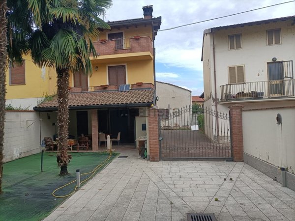 casa indipendente in vendita a Cassolnovo in zona Molino Del Conte