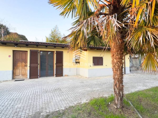 casa indipendente in vendita a Cassolnovo in zona Molino Del Conte