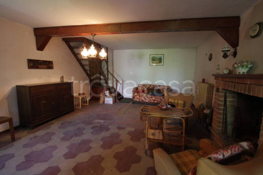 casa indipendente in vendita a Castana