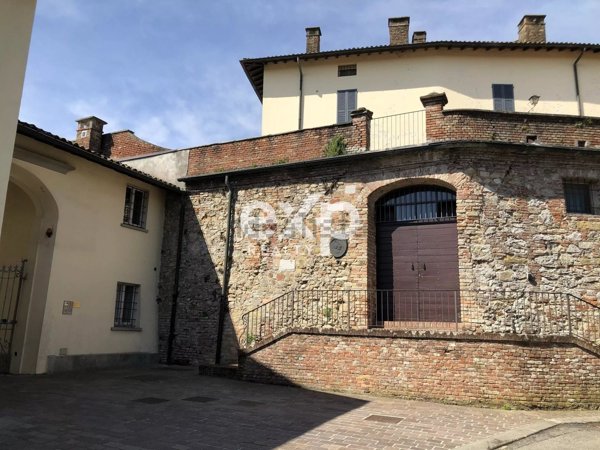 appartamento in vendita a Castana