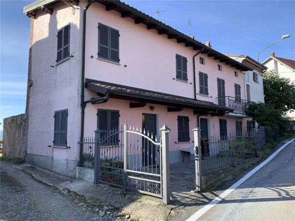 casa indipendente in vendita a Castana