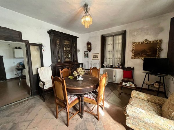 casa indipendente in vendita a Castana