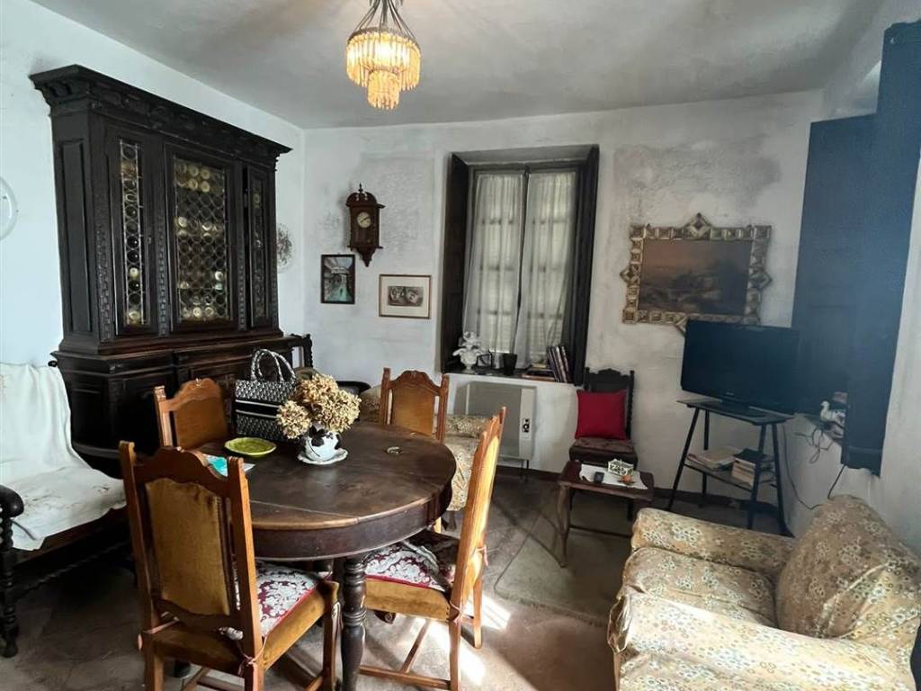 casa indipendente in vendita a Castana